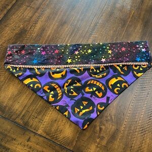 Reversible Over the collar Halloween bandana size large. Fits collars 18-21in.